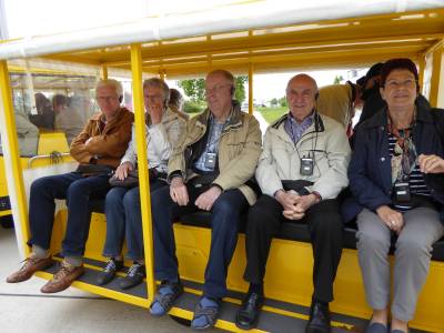 Fahrt durch die riesigen Hallen im Bnting-Express